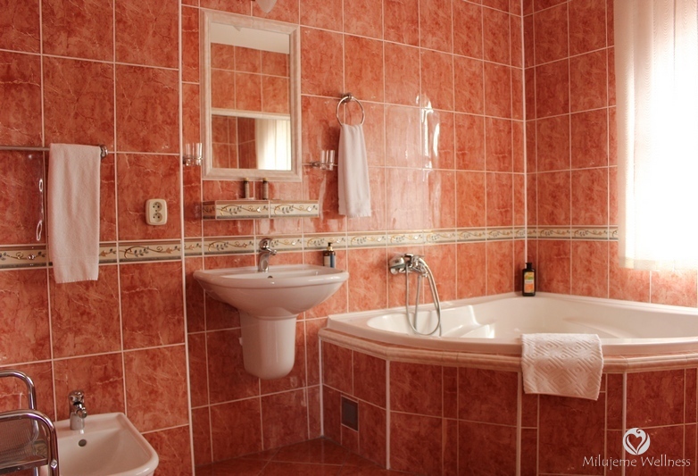 Hotel Grand Žilina - kúpeľna v apartmáne s vírivou vaňou